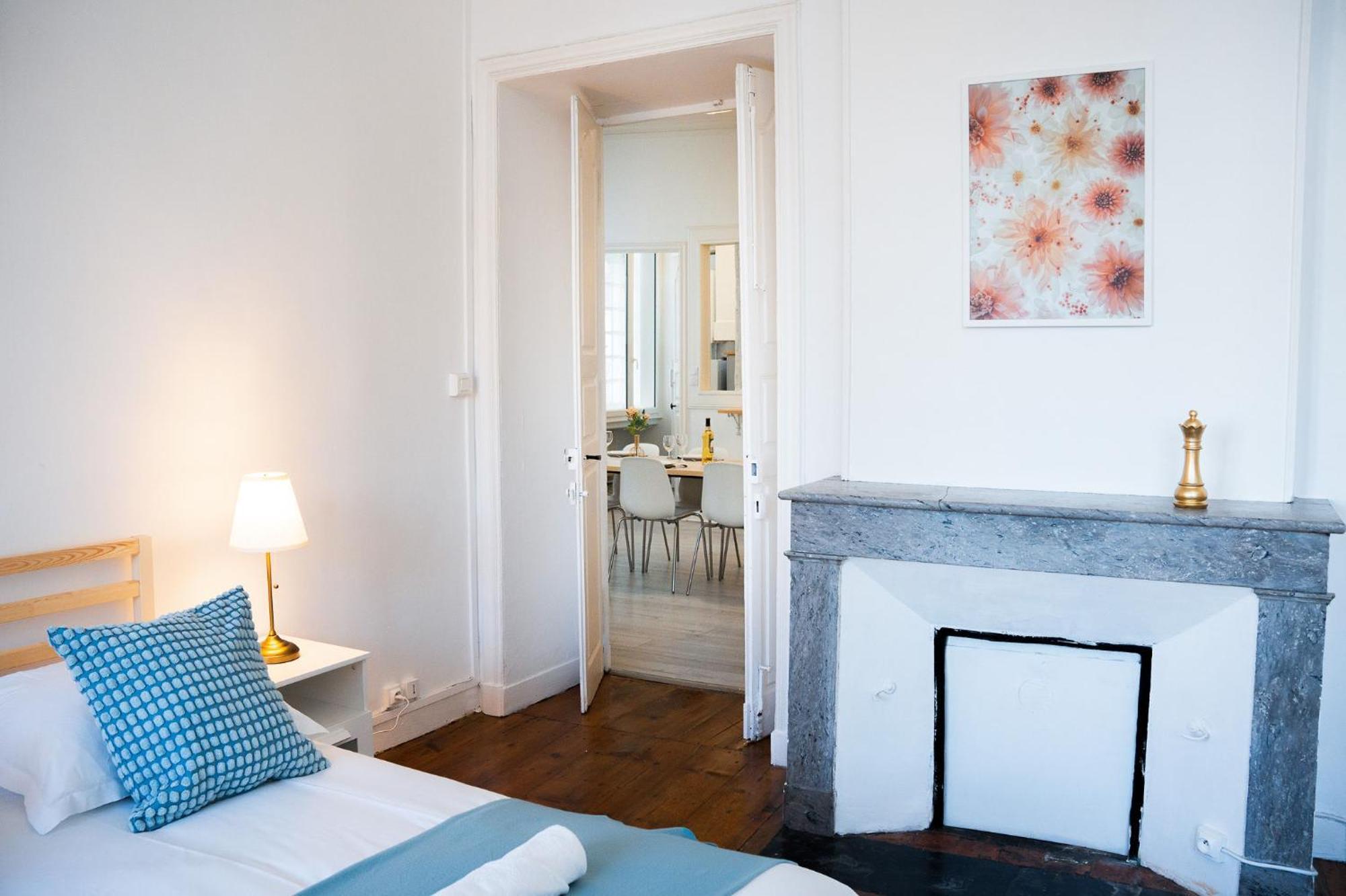 Wonderhost, Volumes Incroyables & Royale Appartement *