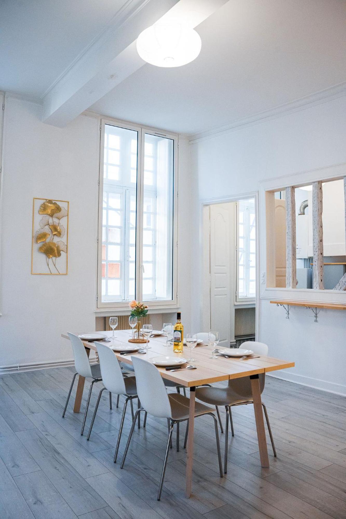 Wonderhost, Volumes Incroyables & Royale Pau