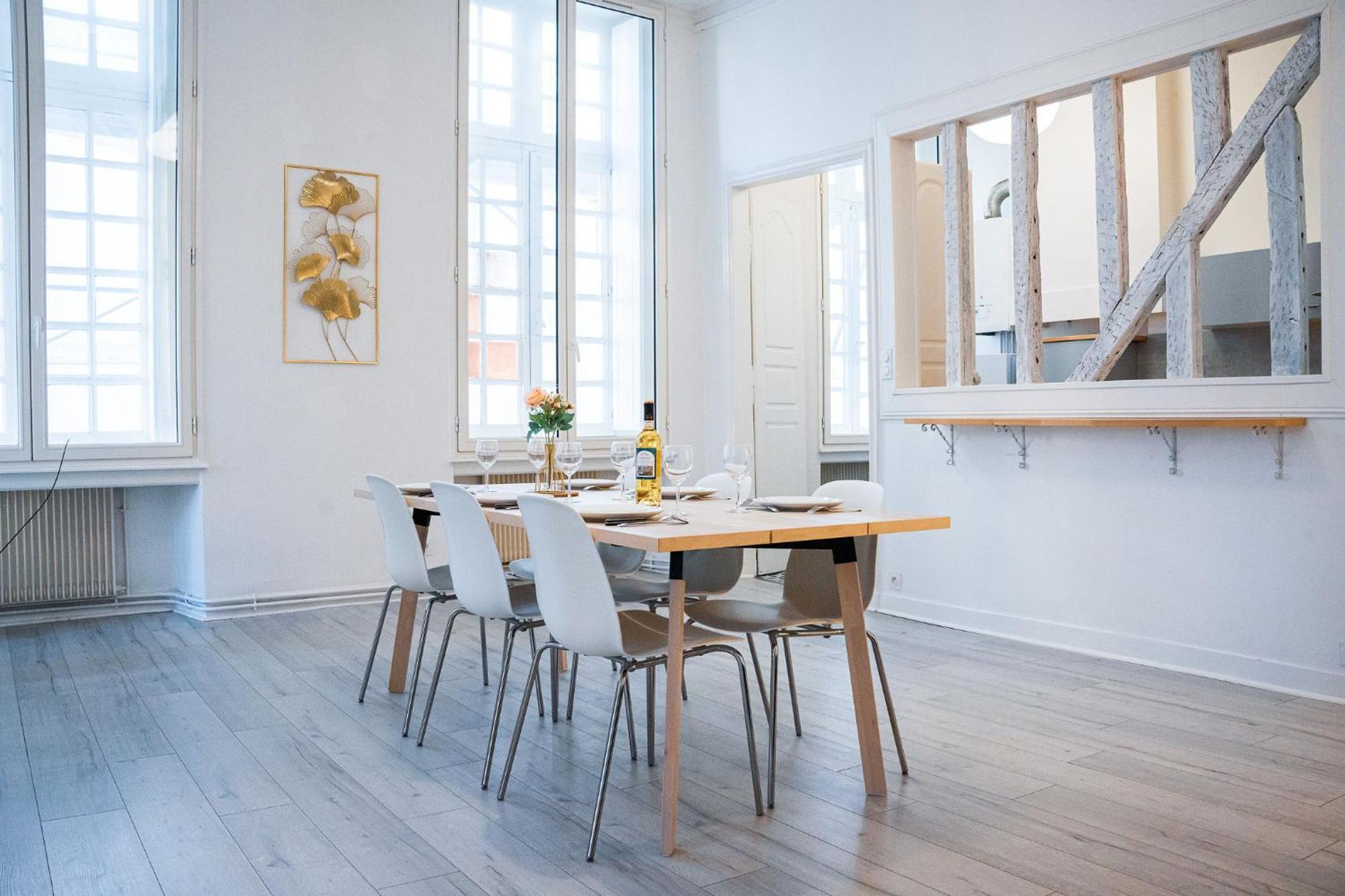 Wonderhost, Volumes Incroyables & Royale